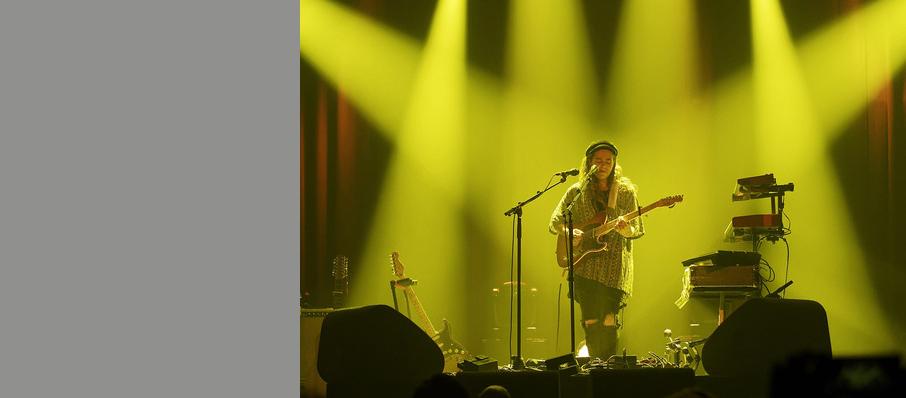 Tash Sultana Shakes Up War Memorial Auditorium – WRVU Nashville